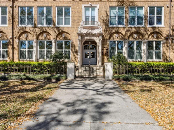 2525 COLLEGE Street #1302, Jacksonville, FL 32204