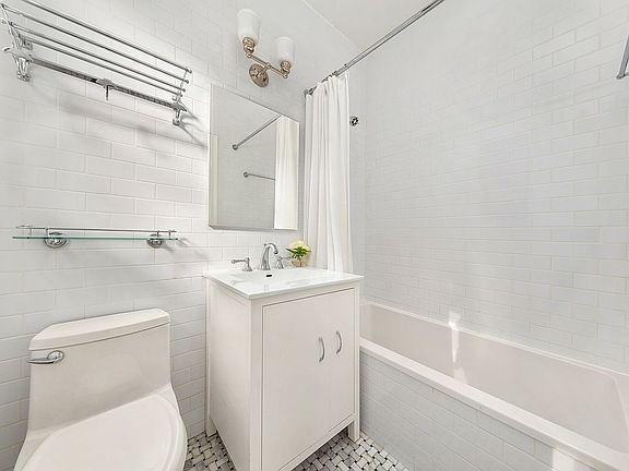 4th image of 929 Park Ave #6C