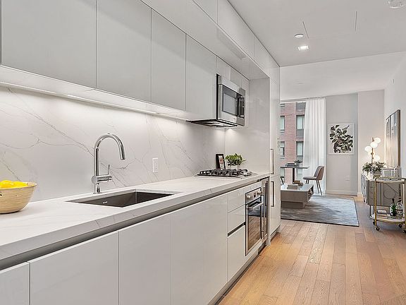 2nd image of 513 43rd St Unit 7B