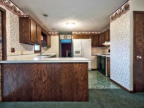 4th image of 66192 Chamfers Ln