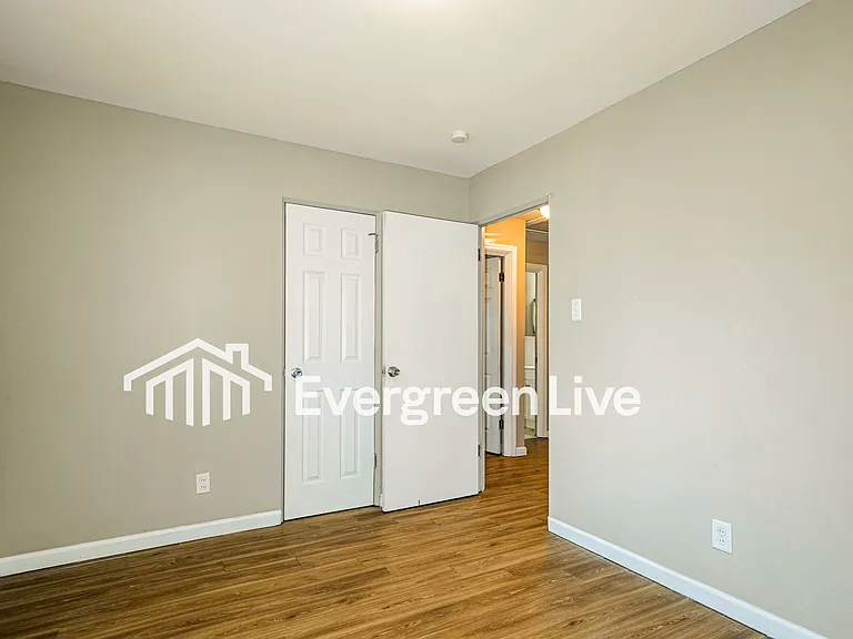 1860 Shirlene Dr — Photo 11