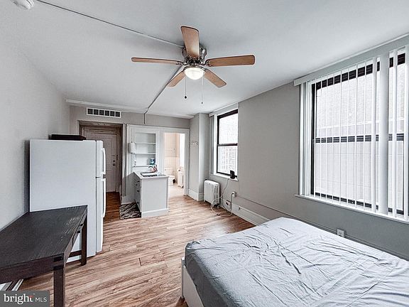 5th image of 1324 Locust St #-604