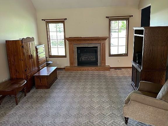 3rd image of 920 Country Creek Dr