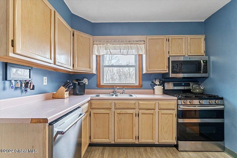 4th image of 315 Schodack Drive
