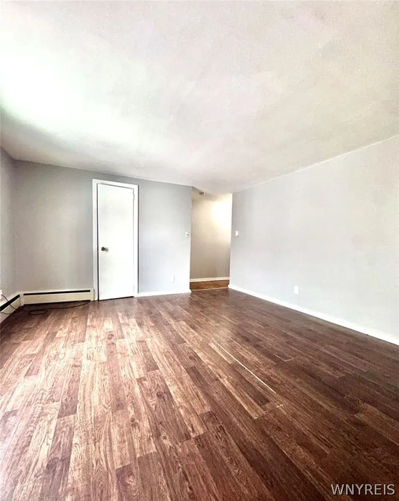 1 bed, 1.0 bath, 5844 sqft, $895 — Photo 4