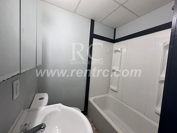 5th image of 1210 Robinson St