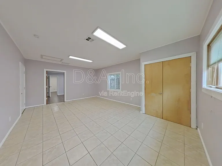 236 NW Walker Ln #B — Photo 3
