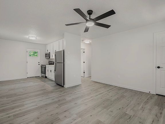 2nd image of 27 Joliet Ct #27