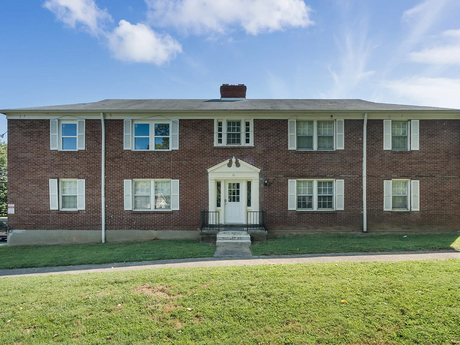 Berkshire Apartments — Photo 1