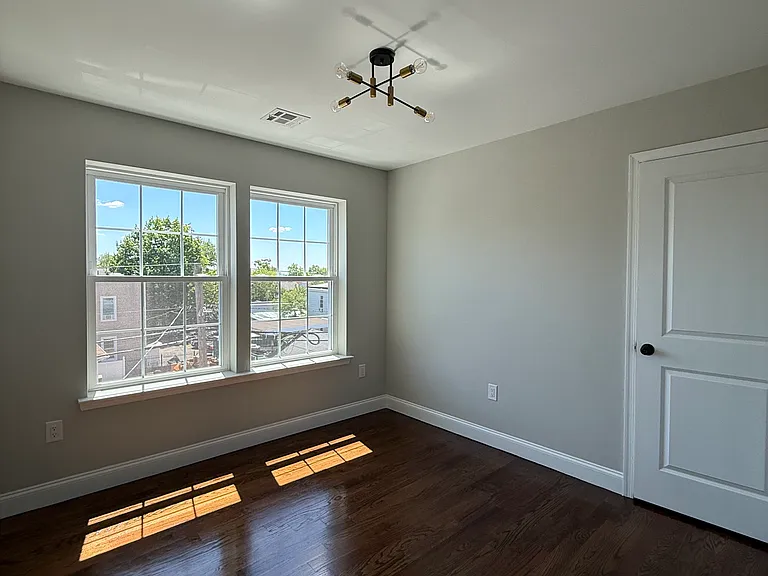 38 Shaw Ave #2 — Photo 7