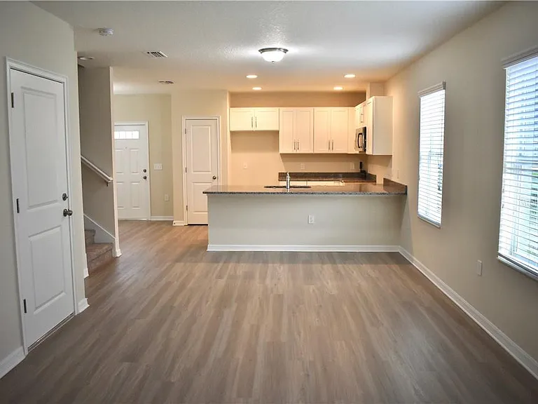 1605 E Osborne Ave — Photo 2