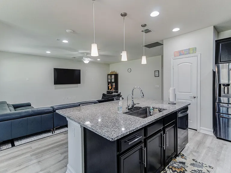 2808 Southampton Dr — Photo 9