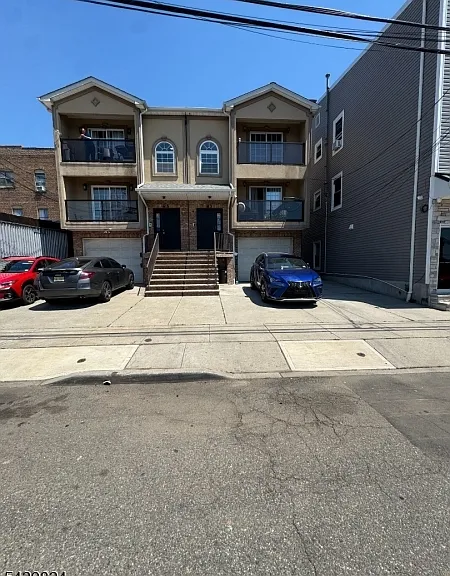 83 Broadway — Photo 9