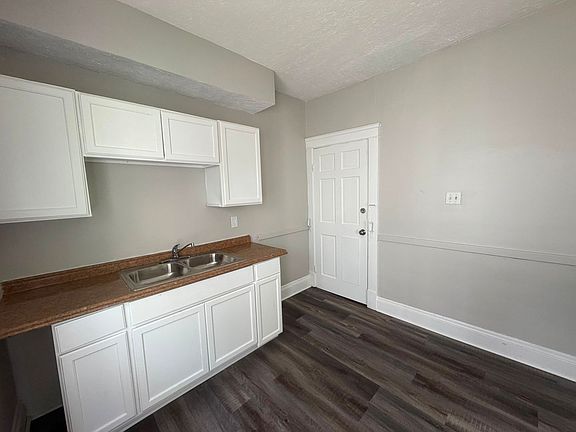 3rd image of 10012 Manor Ave