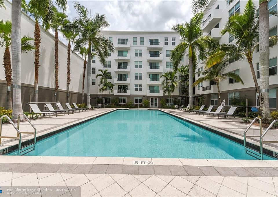 1st image of 2421 NE 65th St APT 302