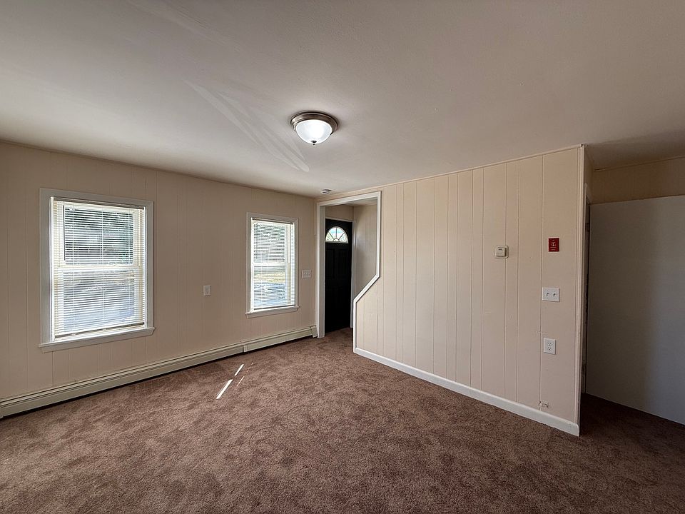 Living Room (1st Floor)