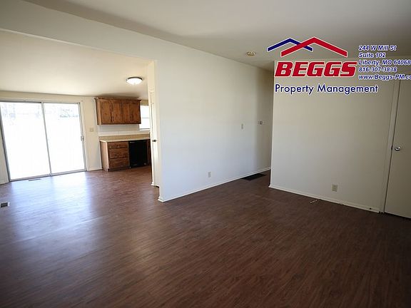 2nd image of 1301 Park Ln