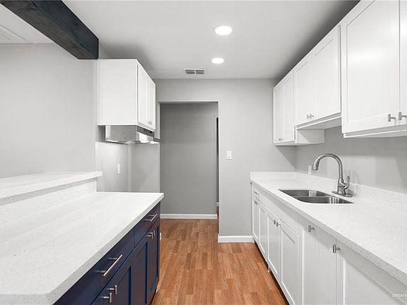 4th image of 212 N Main St