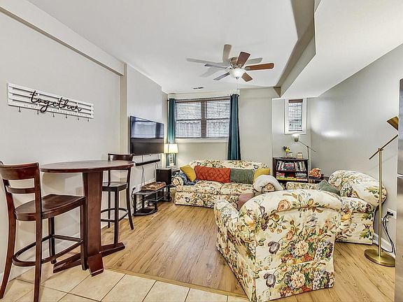 5th image of 4936.5 N Winthrop Ave #1W