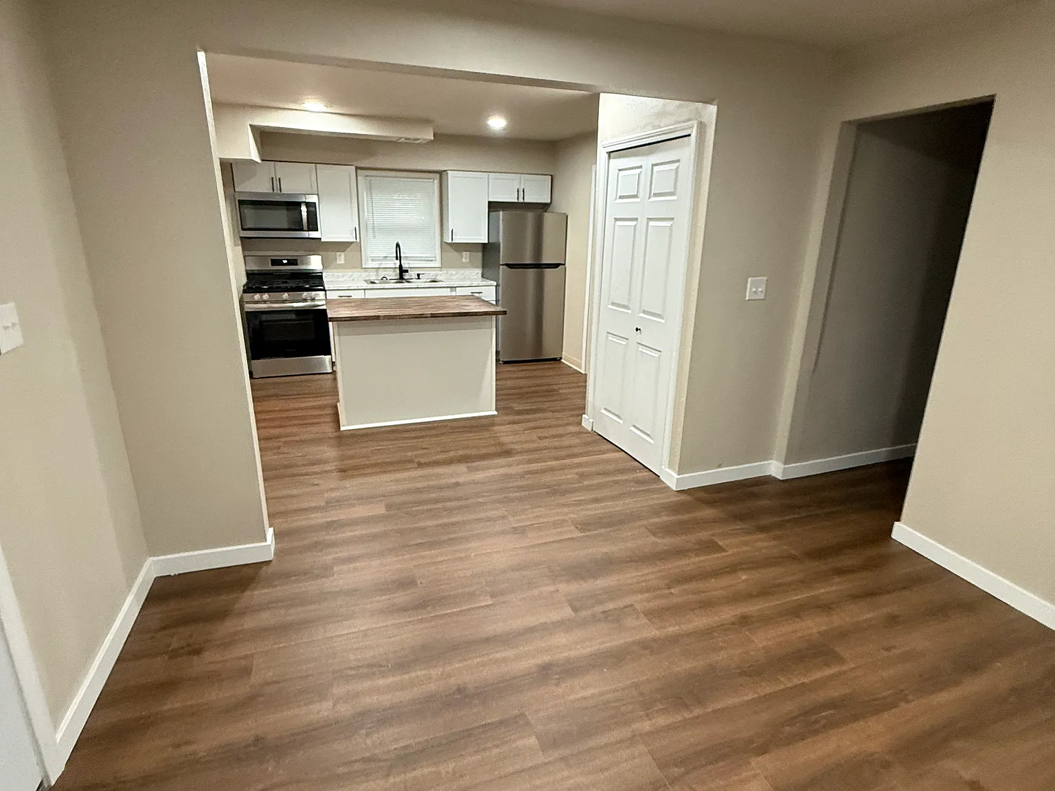 2 bed, 1000 sqft, $1,750 — Photo 3