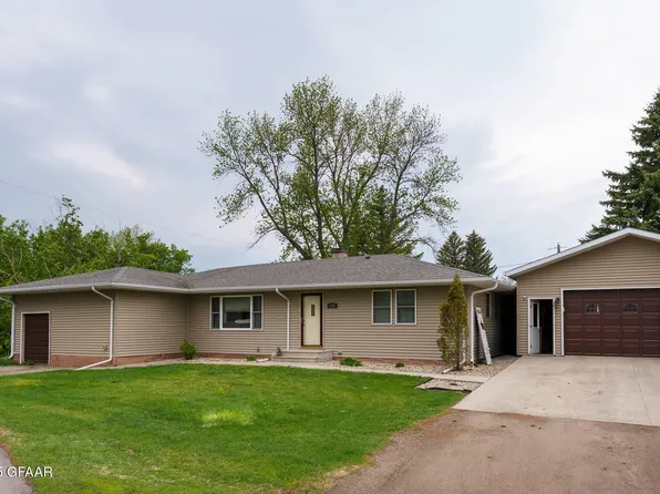 1207 4th Ave SE, Devils Lake, ND 58301