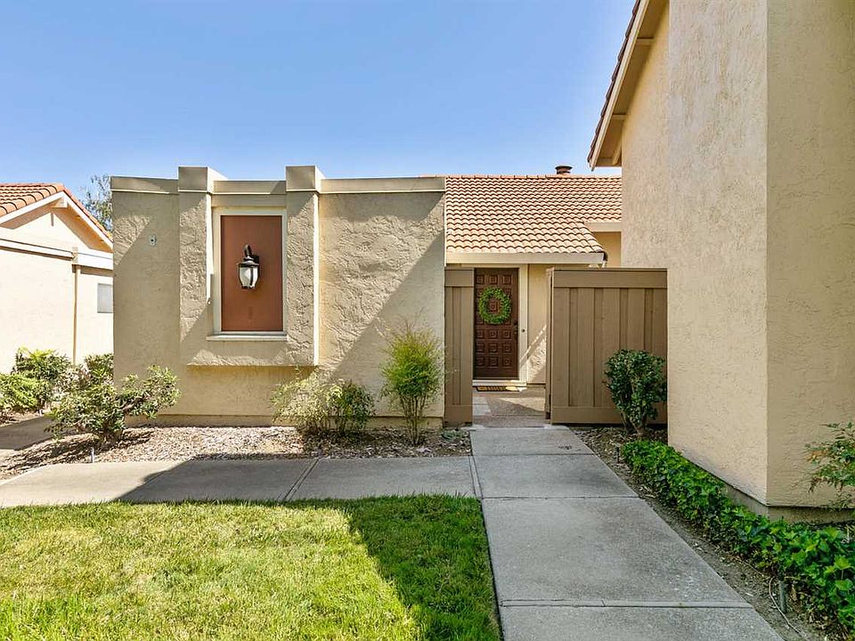 2nd image of 136 Candelero Pl