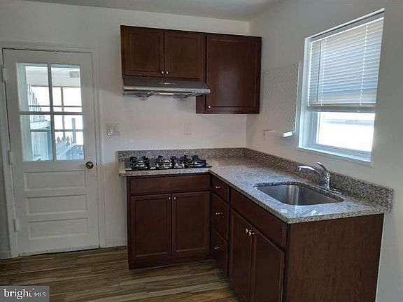 5th image of 104-104 Lincoln Ct #B
