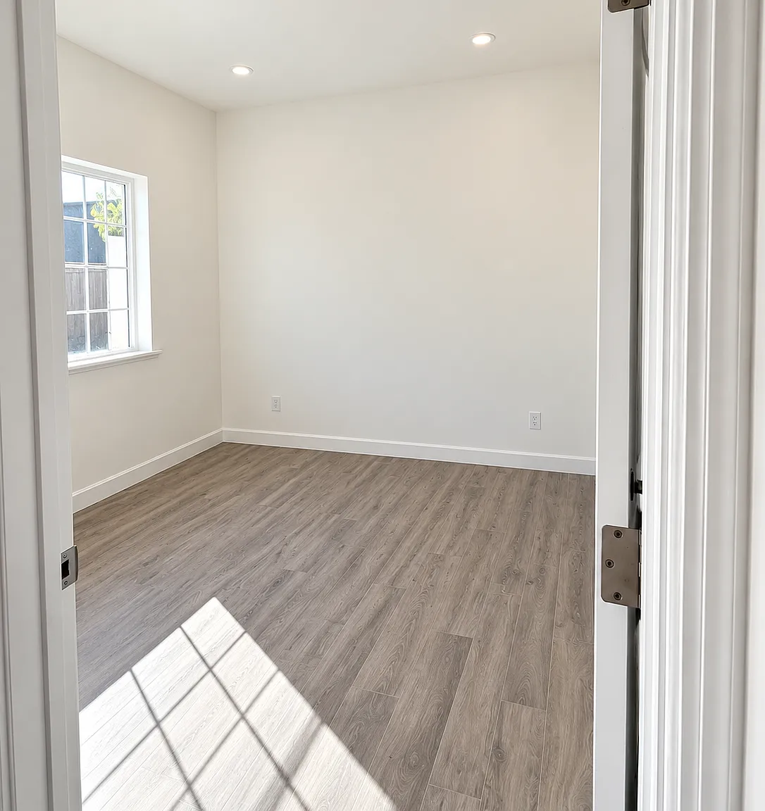 3 bed, 1000 sqft, $3,350 — Photo 1