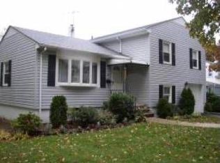 32 Wilshire Dr, Kenilworth, NJ 07033