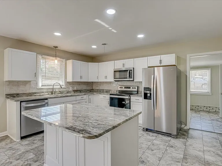 1202 Oakdale Rd — Photo 9