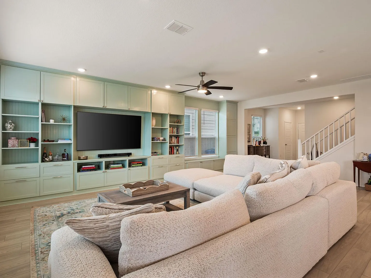 5 bed, 3.0 bath, 2578 sqft, $3,000 — Photo 3