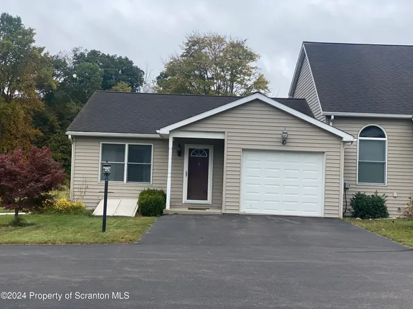 106 Lexington Dr Unit 4, Factoryville, PA 18419