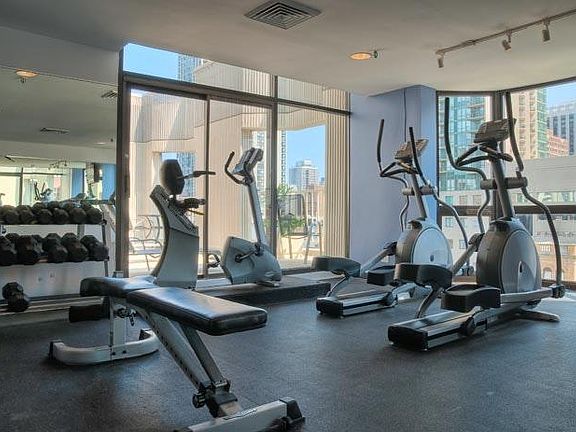 3rd image of 1116 Lasalle St #10F