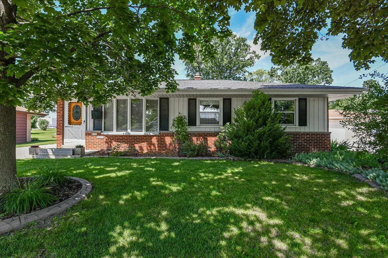 W151N8691 Marshall DRIVE photo 1
