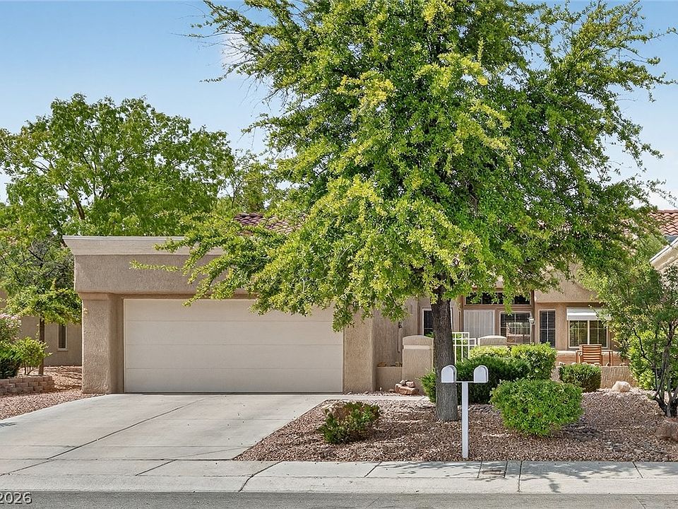 1st image of 2425 Desert Butte Dr