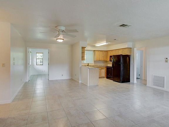 4th image of 9830 Honeysuckle Dr