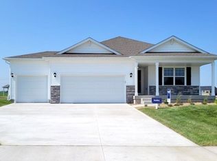 206 41st St SW, Altoona, IA 50009