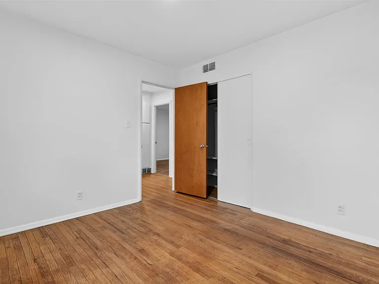 366 SE Wilshire Ave — Photo 12