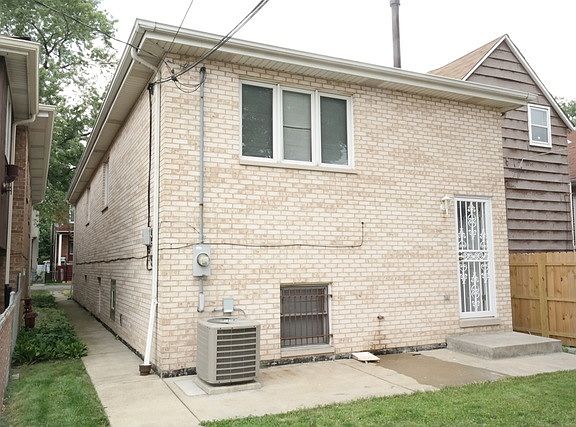 4th image of 3506 S Washtenaw Ave
