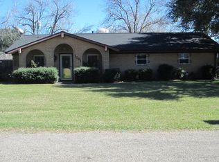 1061 Grove Dr, Angleton, TX 77515