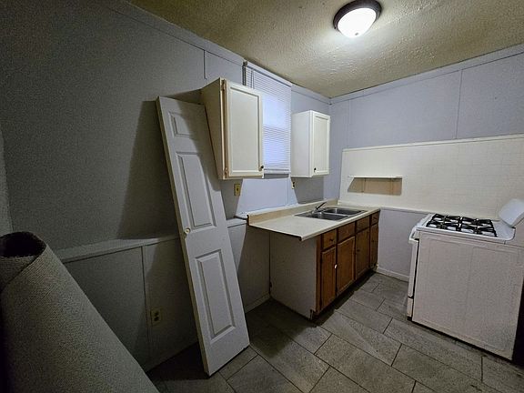 4th image of 28158 La Rue St #D