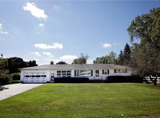 3 Sun Valley Dr, Rochester, NY 14606