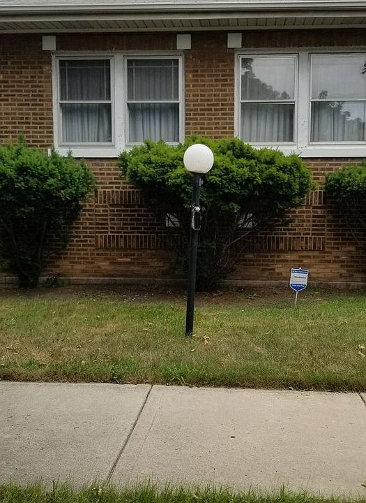 1st image of 8325 S Paxton Ave