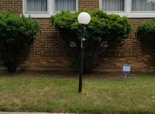 8325 S Paxton Ave, Chicago, IL