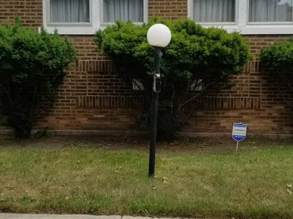 8325 S Paxton Ave, Chicago, IL 60617