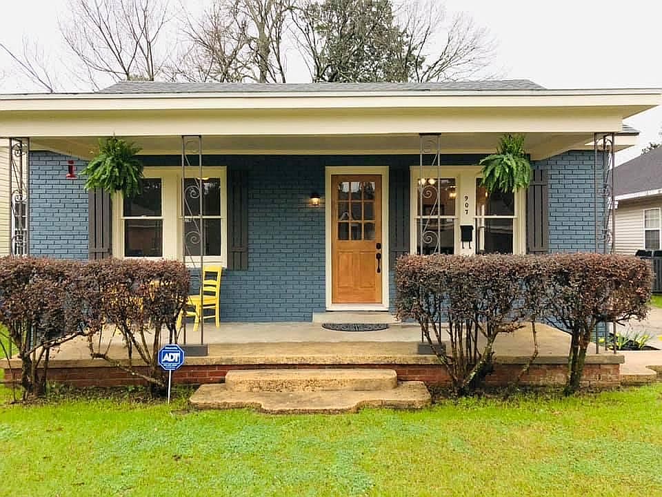 1st image of 907 W Saint Mary Blvd