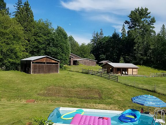 4 Stall Barn