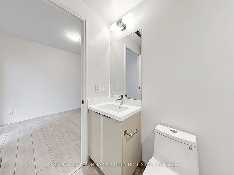 400 King St W #1922 — Photo 30