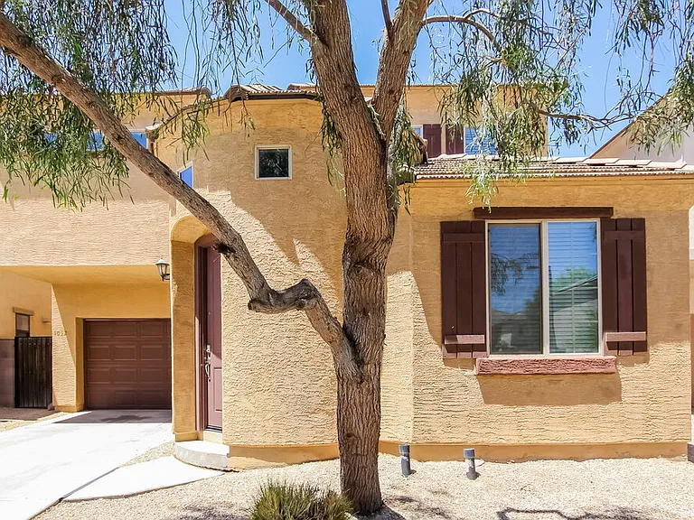 10320 W Devonshire Ave — Photo 1