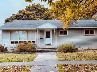 1316 Minneapolis Ave, Gladstone, MI 49837